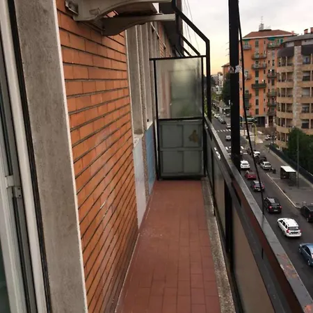 דירה With Balcony And View Close To The Yellow Metro City מילאנו