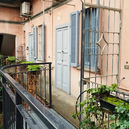 Sant'ambrogio Historic - In Front Of Cattolica アパート ミラノ