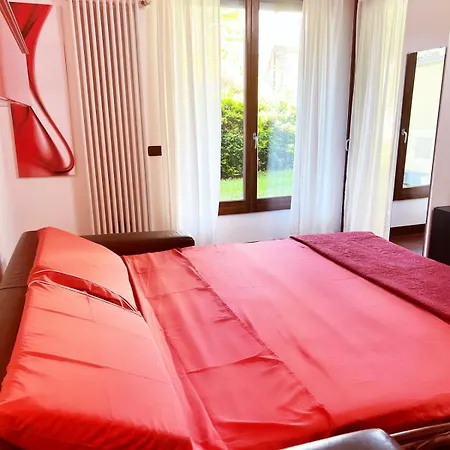 Laura S Garden - Romantic Place And Private Parking