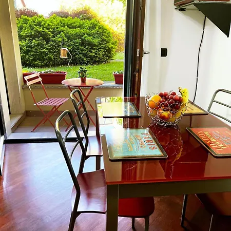 Laura S Garden - Romantic Place And Private Parking Apartman Milánó