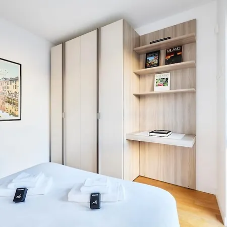 Prada ,10 Min Navigli Apartment *