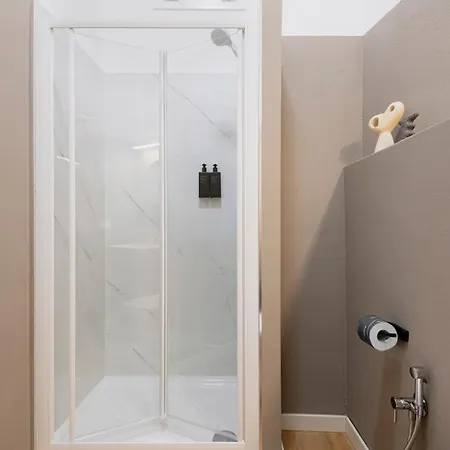 Relstay - Montenapoleone Милан