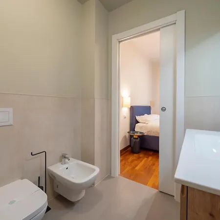 Spacious 2bdr With Balcony Arco-sempione Area, By Rentopolis Lejlighed