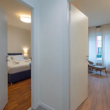 Spacious 2bdr With Balcony Arco-sempione Area, By Rentopolis Milánó