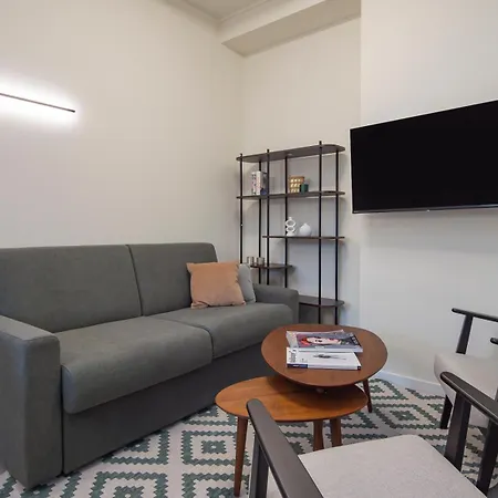 Apartman Spacious 2bdr With Balcony Arco-sempione Area, By Rentopolis Milánó