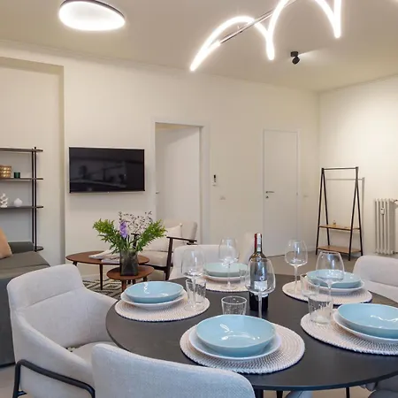 Spacious 2bdr With Balcony Arco-sempione Area, By Rentopolis Lejlighed