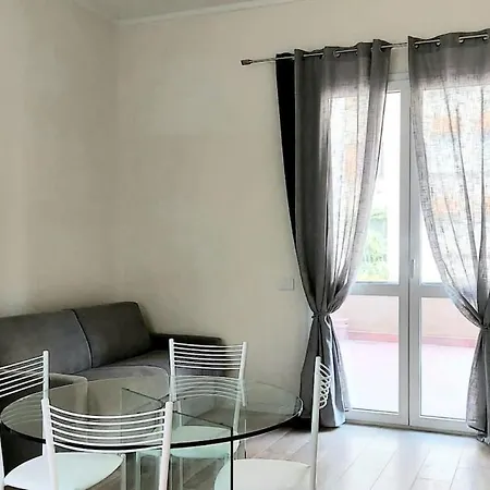 Center With Terrace Milaan