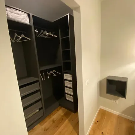 Apartment Leopardi Milan