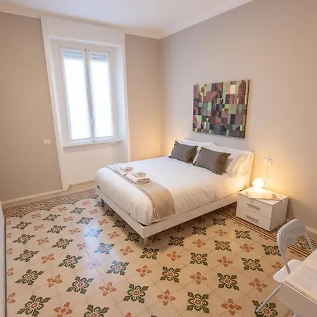 Modern For 4 In Historical Building - Duomo View