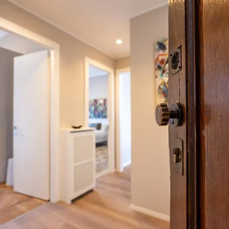 Modern For 4 In Historical Building - Duomo View Apartment