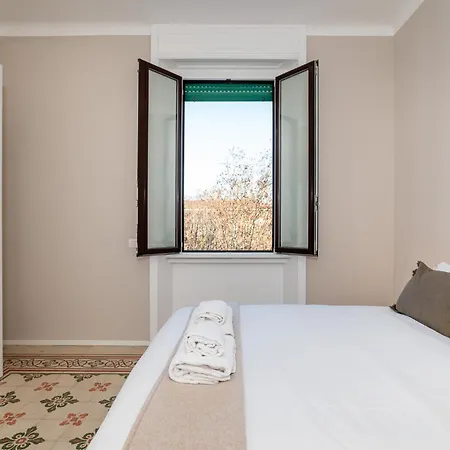 Modern For 4 In Historical Building - Duomo View *