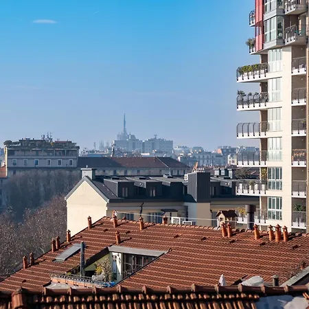 Modern For 4 In Historical Building - Duomo View * Milan