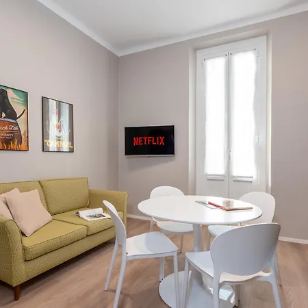 Modern For 4 In Historical Building - Duomo View Apartamento *