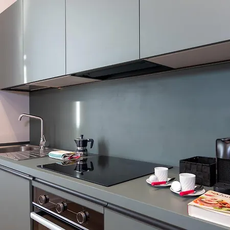Modern For 4 In Historical Building - Duomo View * Milan