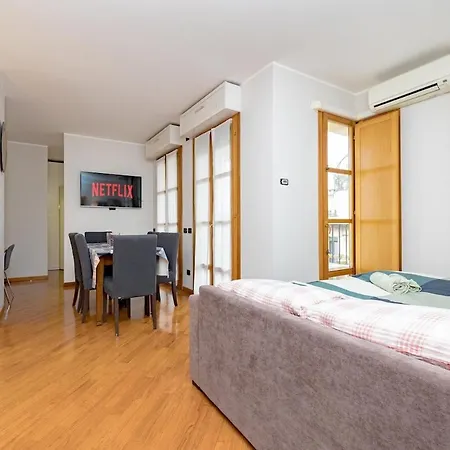 Cozy And Lovely - Center Apartment *