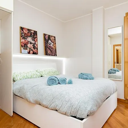 Cozy And Lovely - Center Apartment