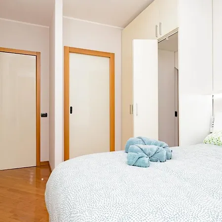 Cozy And Lovely - Center *