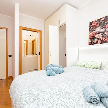 Cozy And Lovely - Center *