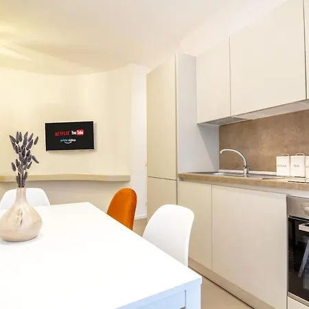 Duomo Stylish Double Near Metro 아파트 밀라노