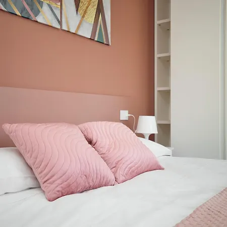 In Financial District 4 Pax