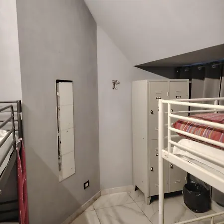 Lion University&youth 2 * Milán