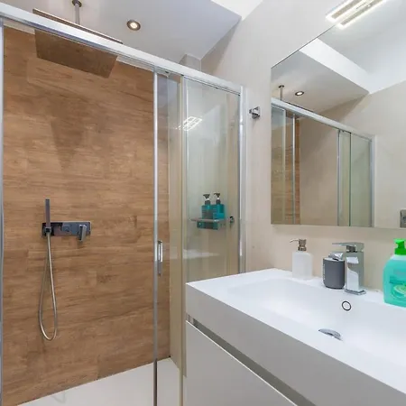 Wonderful Near Center,wifi,comfort,parking Apartment