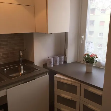 Varanini Luxury Double Bedroom Two And Sauna Apartment