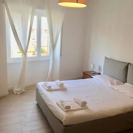 Apartment Varanini Luxury Double Bedroom Two And Sauna Milan