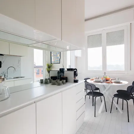 Di Design Con Vista Su Via Tortona Milano