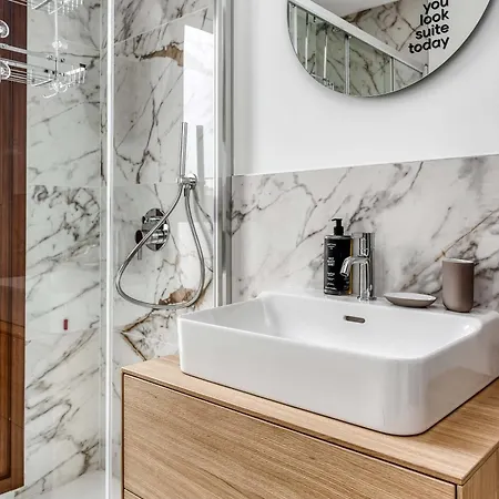 Limehome Park Towers شقة ميلان