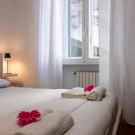 Duomo 2 - Wi-fi & Ac Free شقة *