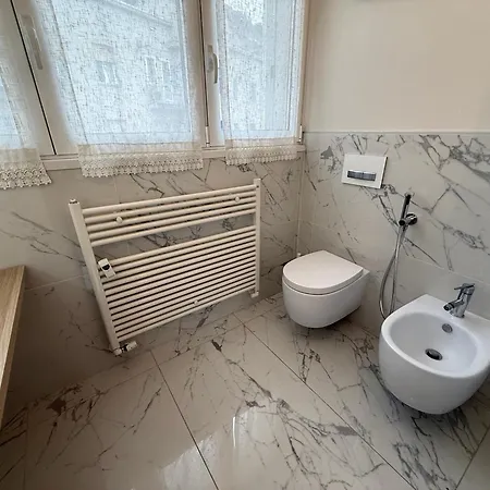 Apartament Attico Elegante Con 2 E 2 Bagni In Centro Mediolan