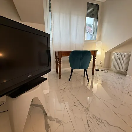 Sunny Design Penthouse 2br 2ba 8 Min To Duomo Milano
