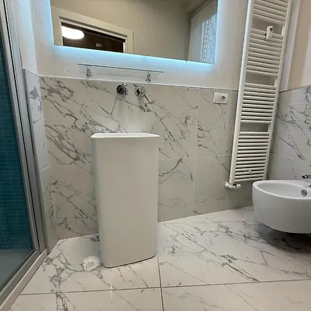 Apartament Attico Elegante Con 2 E 2 Bagni In Centro *