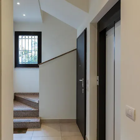 Appartement Bright Attic M4 - 2 Bedrooms Milan