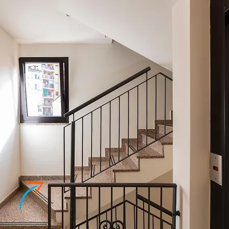 Bright Attic M4 - 2 Bedrooms * ميلان