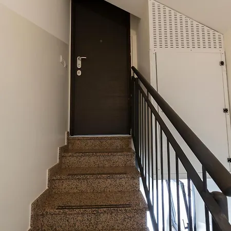 Bright Attic M4 - 2 Bedrooms