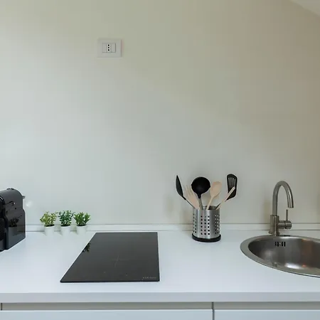 Bright Attic M4 - 2 Bedrooms