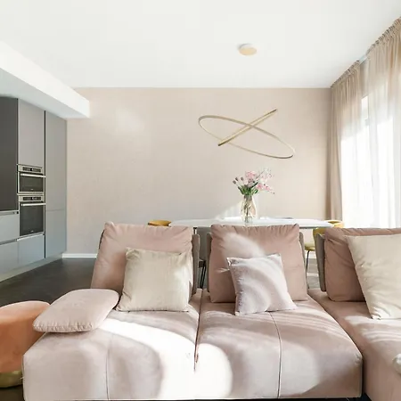 Conciliazione-cadorna - Ampio Trilocale Di Design Apartamento Milão