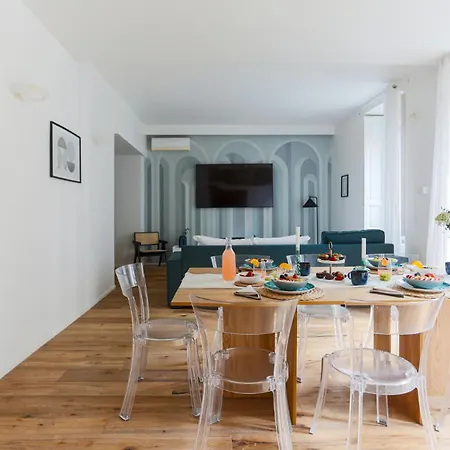 The Rent - Spacious Three-bedroom In The Heart Of Apartman Milánó