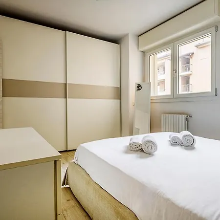 Brand New 1 Bedroom In Navigli Area * ミラノ
