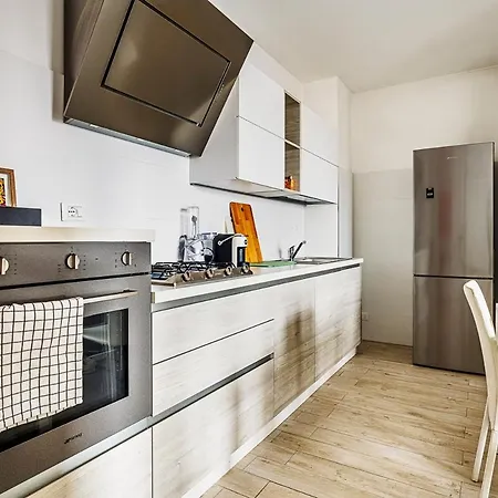 Brand New 1 Bedroom In Navigli Area * ミラノ