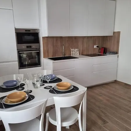 Апартаменты Lambrate Charming Vicino A Aeroporto Linate Metro4 E Ospedale San Raffaele *