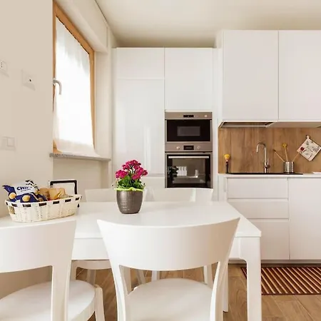 Lambrate Charming Vicino A Aeroporto Linate Metro4 E Ospedale San Raffaele Апартаменты *
