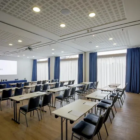 Отель Doubletree By Hilton 4*