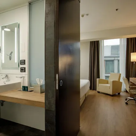 Отель Doubletree By Hilton