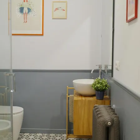 Ripa - Via Vigevano Navigli * Милан