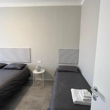 Giacomino Station Apartman *