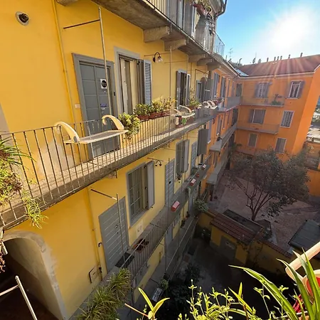 La Vecchia Milano-les Nubles Vannucci - Il Ballatoio E Il Cortile