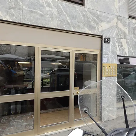 Center Navigli Renewed With Ac, Wifi 800mbits, Metro Link To Airport And Station Apartman *